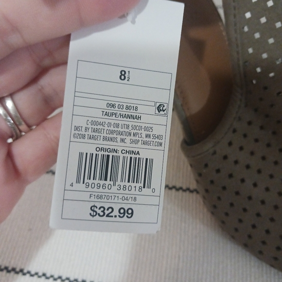 Universal Thread Women's Hannah Laser Cut Heeled Pump Sandals 8.5 NWT - Picture 5 of 7